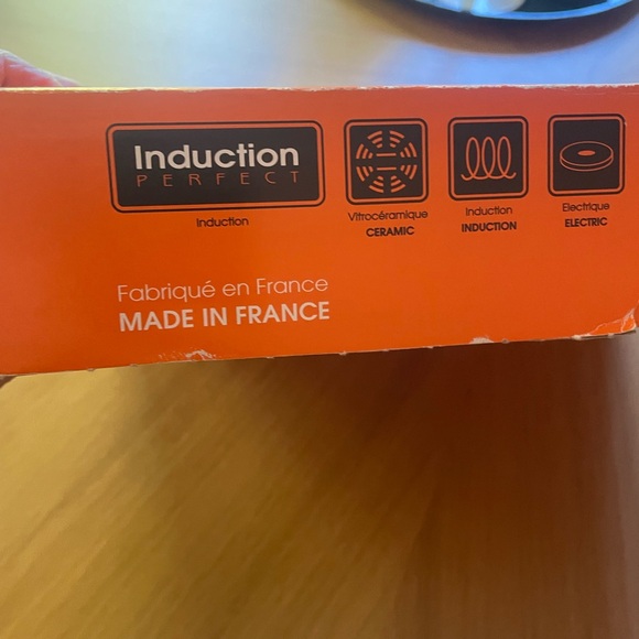 New Le Creuset Cast Iron Ribbed Bistro Pan Grill Griddle - Picture 6 of 12